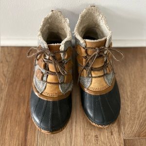 Sorel Out and About boots size 8.5